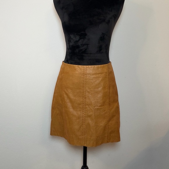 Free People Vegan Leather Mini Skirt Caramel Brown Paneled Size 6 - Picture 2 of 9